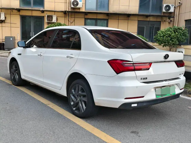BYD Qin — Фото автомобиля 4