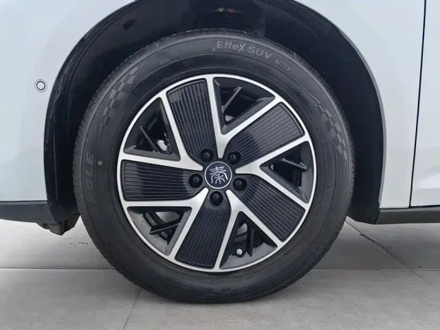 BYD Qin L — Фото автомобиля 17