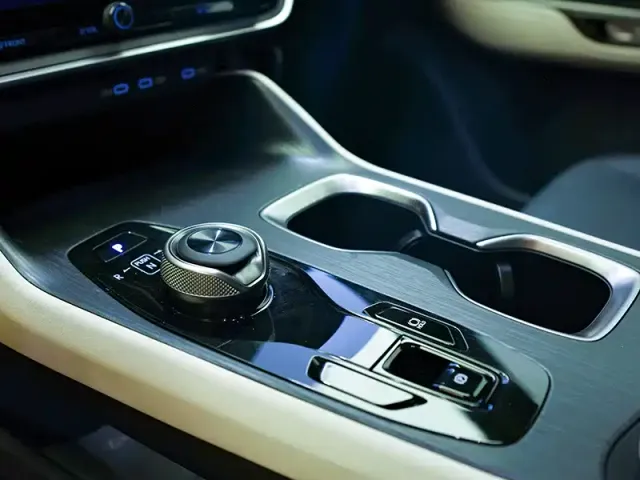 Lexus RZ — Фото автомобиля 10