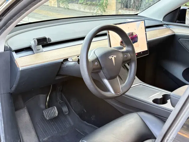 Tesla Model Y — Фото автомобиля 5