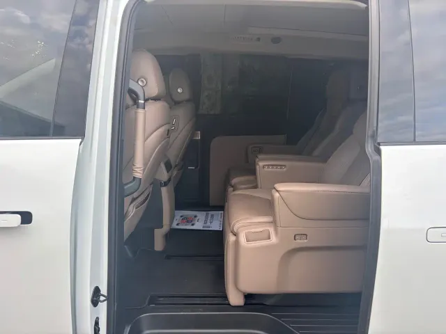 Li Auto MEGA — Фото автомобиля 7