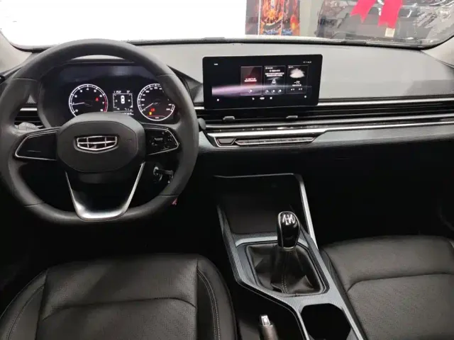 Geely Emgrand — Фото автомобиля 12