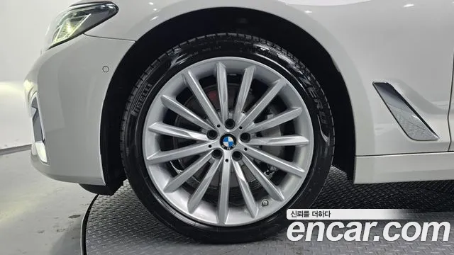 BMW 5-Series 5 серия (G30) 530i xDrive Luxury — Фото автомобиля 5