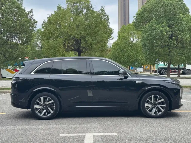 Li Auto L7 — Фото автомобиля 4