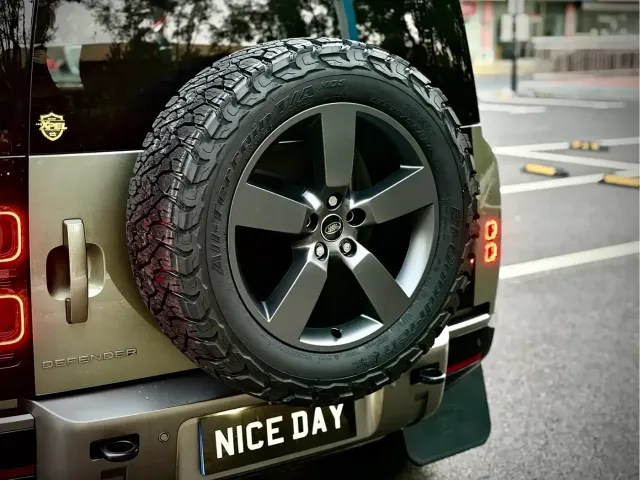 Land Rover Defender — Фото автомобиля 11