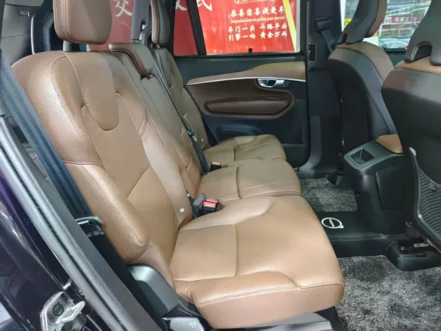 Volvo XC90 — Фото автомобиля 8