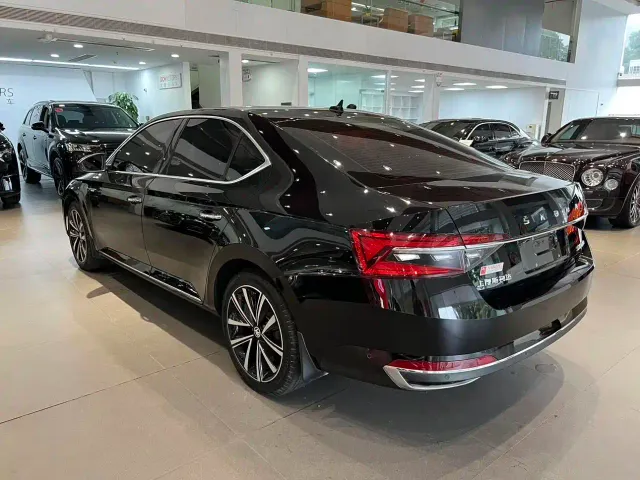 Skoda Superb — Фото автомобиля 6