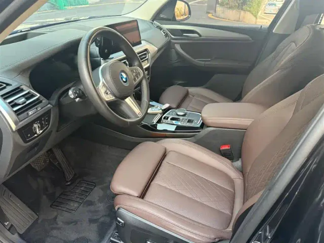 BMW iX3 — Фото автомобиля 4