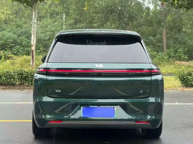 Li Auto L8 — Фото автомобиля 12