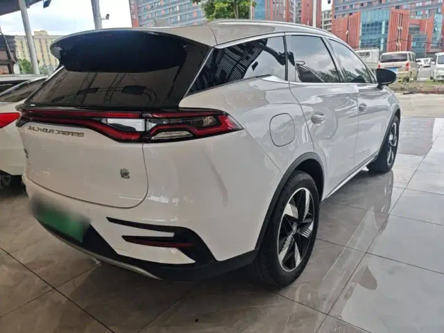 BYD Tang — Фото автомобиля 4