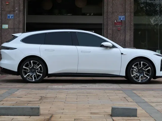 Nio ET5 Touring — Фото автомобиля 4