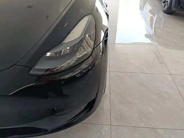Tesla Model Y — Фото автомобиля 23