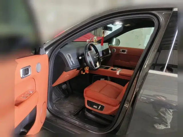 Li Auto L8 — Фото автомобиля 8