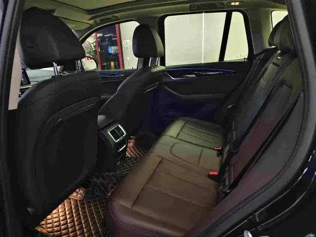 BMW iX3 — Фото автомобиля 5
