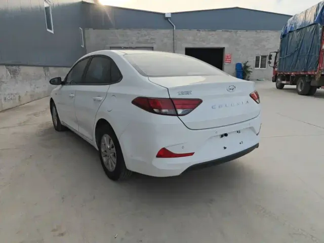 Hyundai Elantra — Фото автомобиля 4