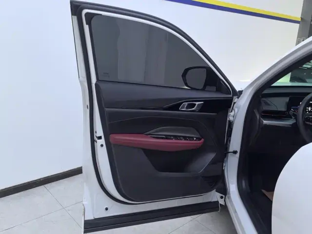 Changan Z6 — Фото автомобиля 7