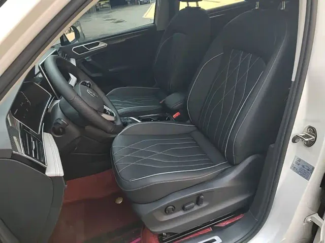 Volkswagen Tiguan L — Фото автомобиля 14