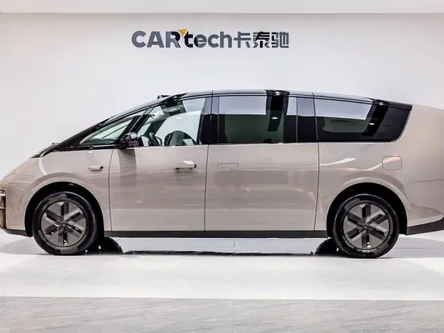 Li Auto MEGA — Фото автомобиля 5