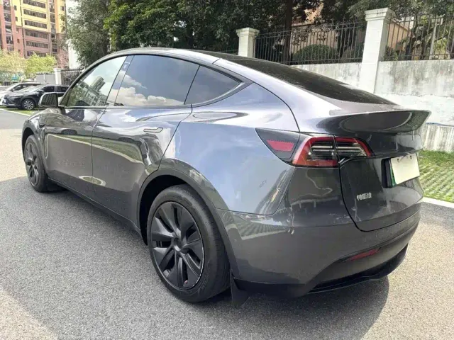 Tesla Model Y — Фото автомобиля 8