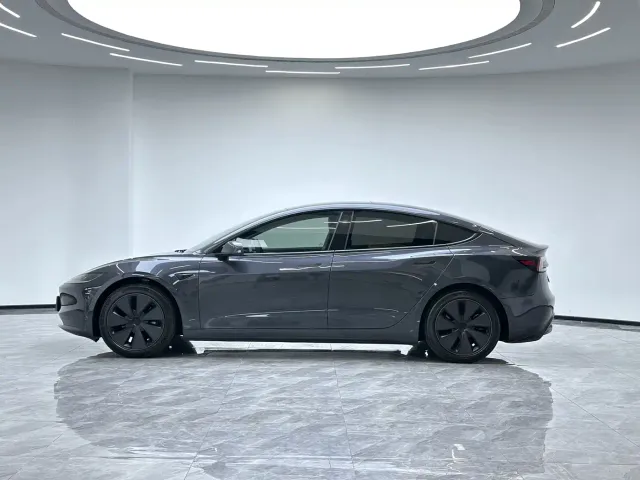 Tesla Model 3 — Фото автомобиля 8