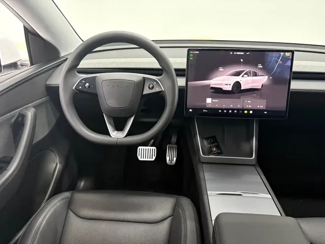 Tesla Model Y — Фото автомобиля 12