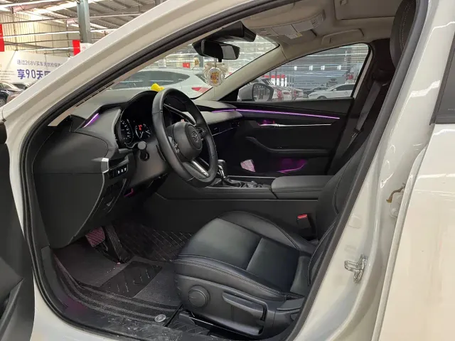Mazda Axela — Фото автомобиля 3