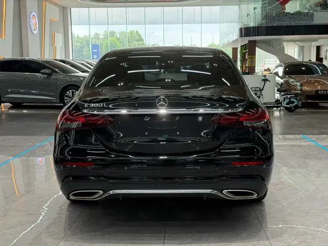 Mercedes-Benz E-Class — Фото автомобиля 8