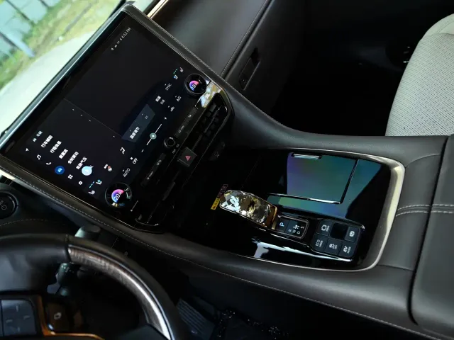 Toyota Alphard — Фото автомобиля 10