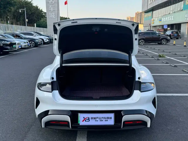 Xiaomi SU7 — Фото автомобиля 8