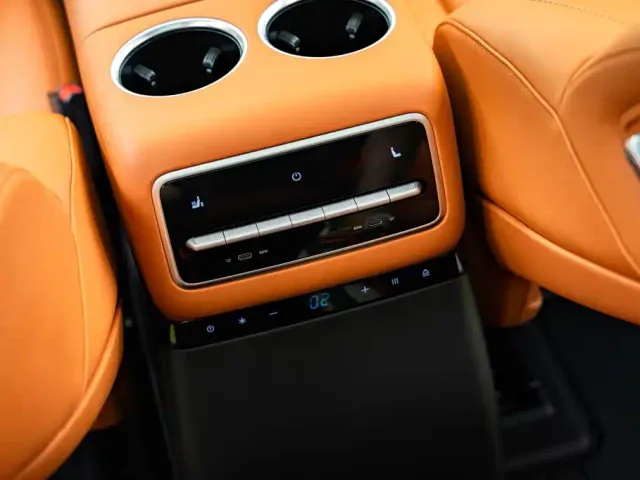 Li Auto L9 — Фото автомобиля 24