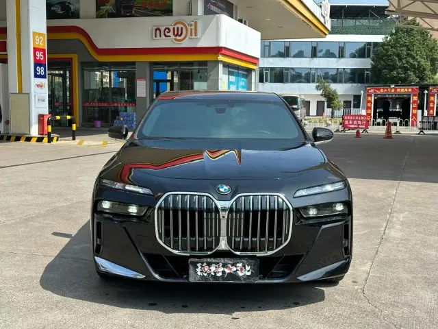 BMW 7 Series — Фото автомобиля 2