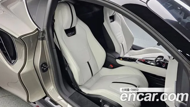 Lotus Emira — Фото автомобиля 11