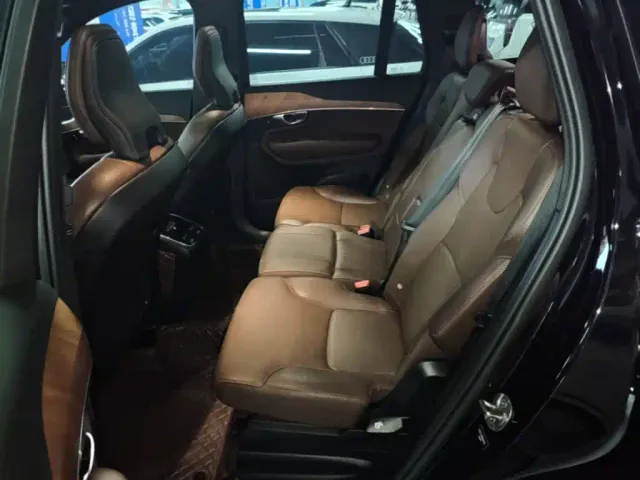 Volvo XC90 — Фото автомобиля 16