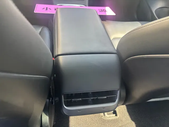 Tesla Model 3 — Фото автомобиля 9