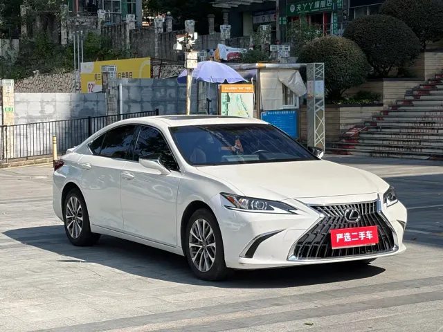 Lexus ES — Фото автомобиля 3