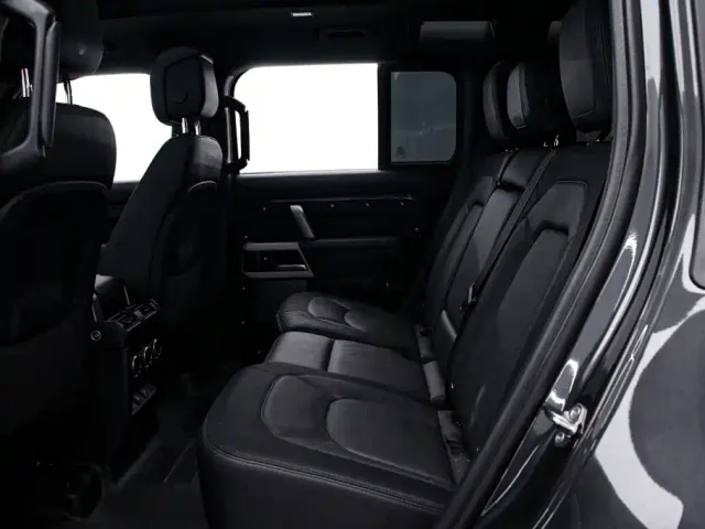 Land Rover Defender — Фото автомобиля 16