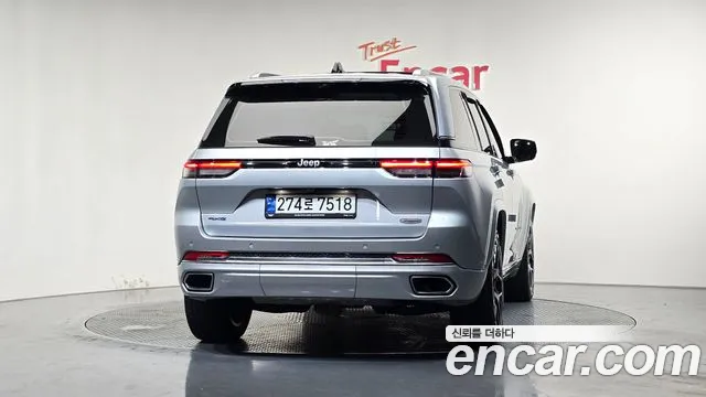 Jeep Cherokee — Фото автомобиля 4