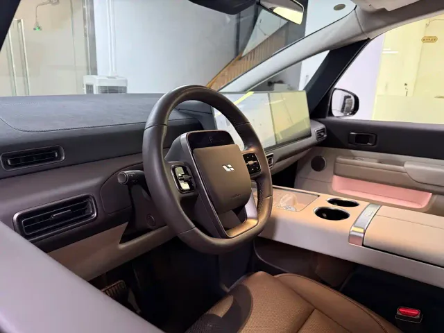 Li Auto MEGA — Фото автомобиля 10