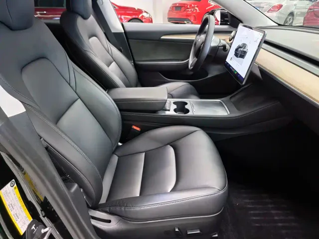Tesla Model 3 — Фото автомобиля 14