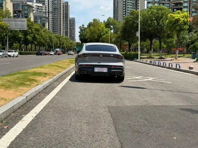 Changan Changan UNI-V 2024 1.5T Deluxe — Фото автомобиля 26