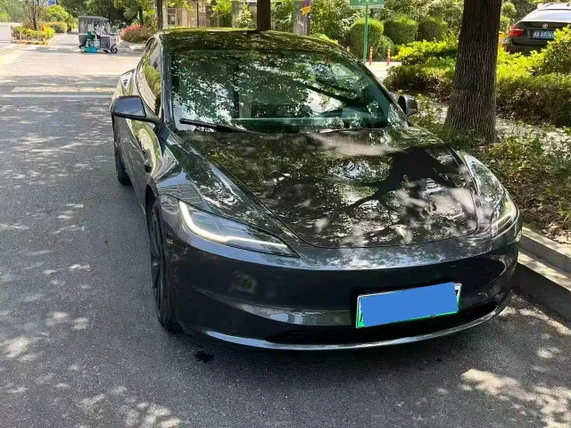 Tesla Model 3 — Фото автомобиля 2