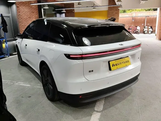 Li Auto i6 — Фото автомобиля 3