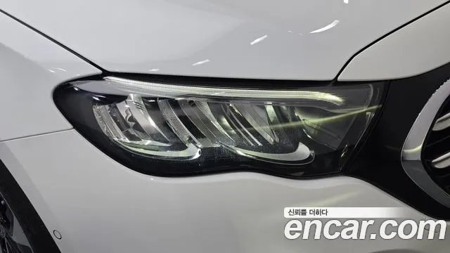 Mercedes-Benz E-Class — Фото автомобиля 22