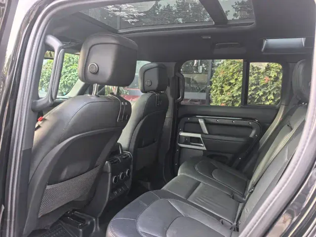 Land Rover Defender — Фото автомобиля 5