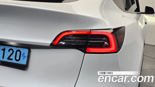 Tesla Model Y — Фото автомобиля 8