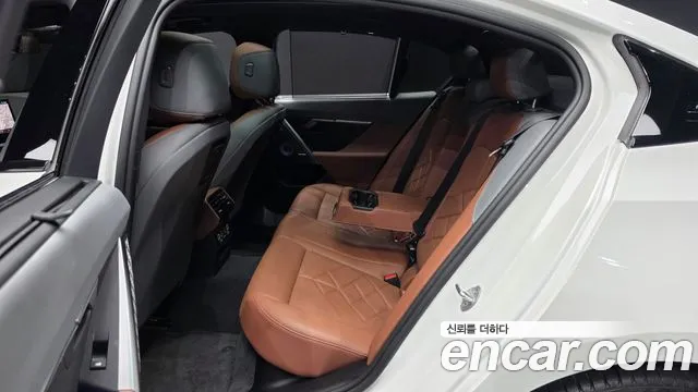 BMW 5 Series G60 — Фото автомобиля 11