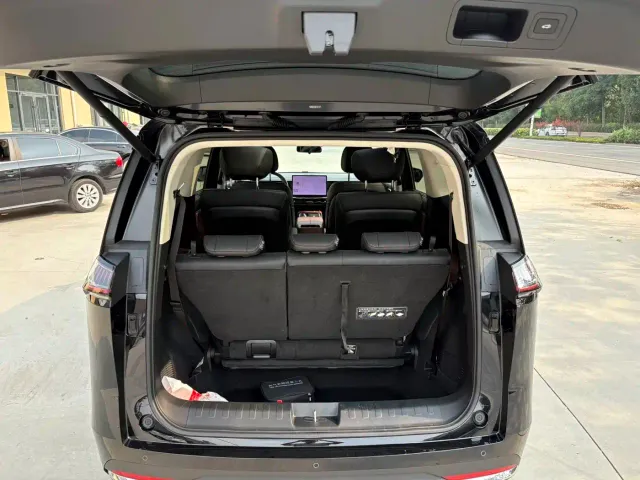 GAC Trumpchi E8 — Фото автомобиля 16