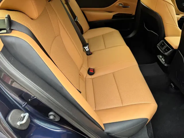 Lexus ES — Фото автомобиля 9