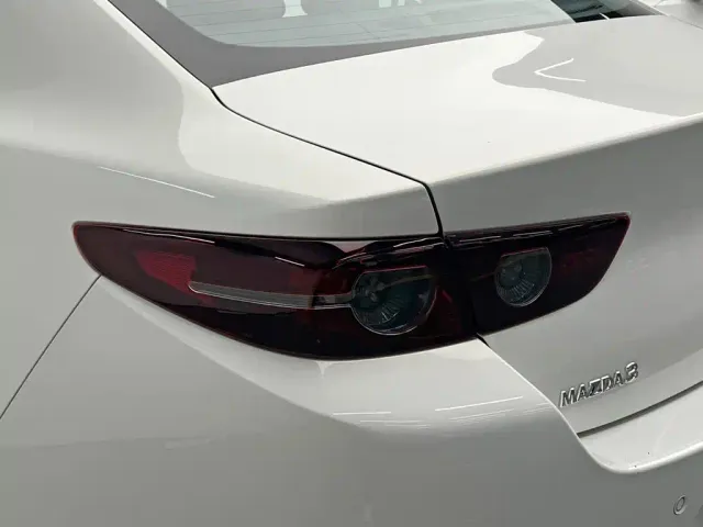 Mazda Axela — Фото автомобиля 11
