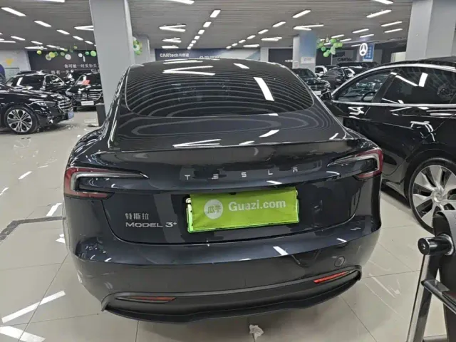 Tesla Model 3 — Фото автомобиля 5